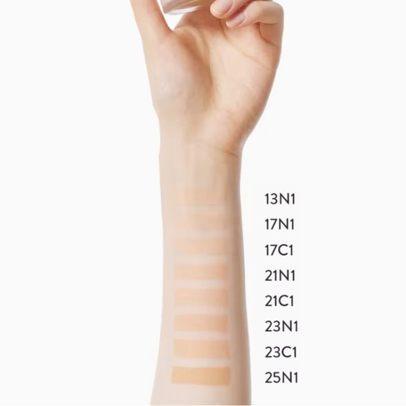 Laneige 23N1 Sand - x1 Refill - comes with free samples - Picture 2 of 9